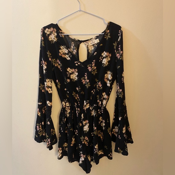 Hollister romper, black with floral pattern, size small - Picture 1 of 4